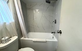 Super 8 By Wyndham Guelph